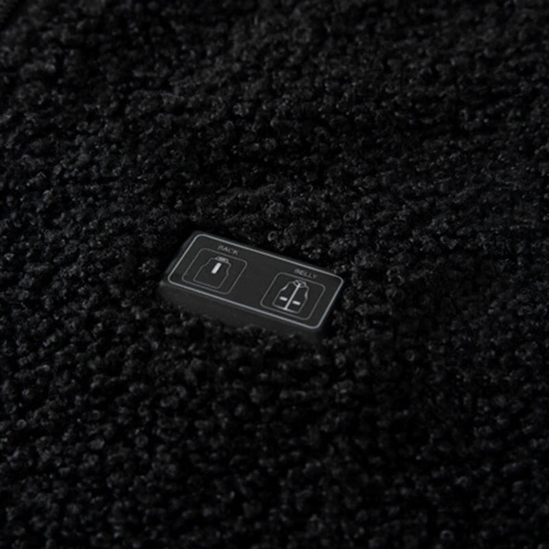 Närbild på materialet och temperaturkontroll i HeatWrap värmevästen, 95% polyester 5% spandex